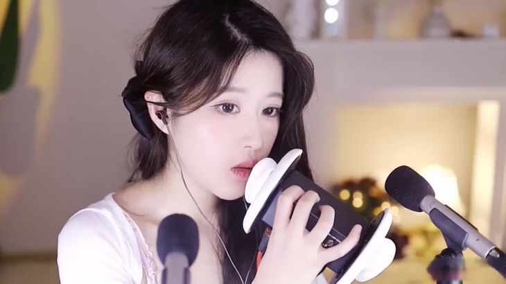 ASMR大伊伊 舔耳助眠 ASMR大伊伊 舔耳助眠