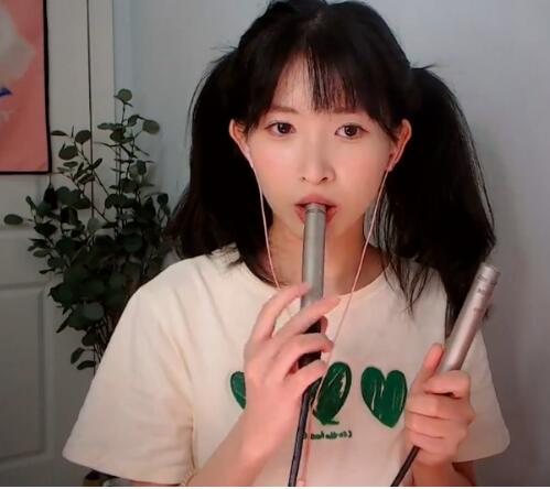 芝麻对辣ASMR舔耳口腔音视频｜治愈系主播耳畔私语沉浸体验 [5V+631M]