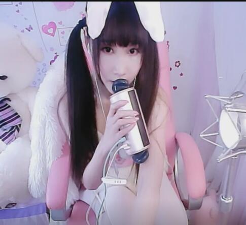 斗鱼cos娃娃爱打豆豆复出首作：兔女郎舔耳ASMR沉浸式助眠[485×443][MP4]