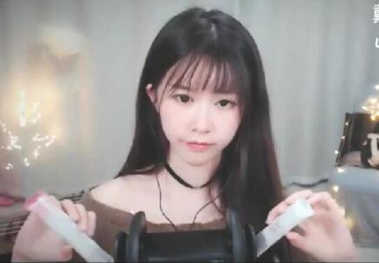 虎牙SC抱抱ASMR催眠哄睡舔耳视频17部合集：人气助眠师超治愈舔耳音效[17V/6.94G]