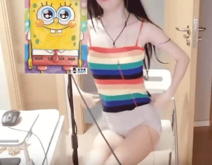 kiki瓜舒服的舔耳略略略