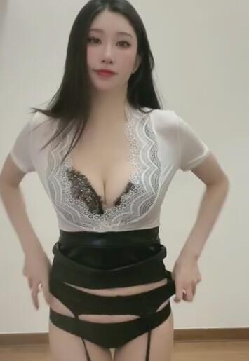 虎牙可爱的埋埋写真视频